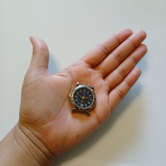 Vtg Carriage By Timex Women's Silver Blue Dial Quartz Watch Case - Corrosion - Picture 3 of 13